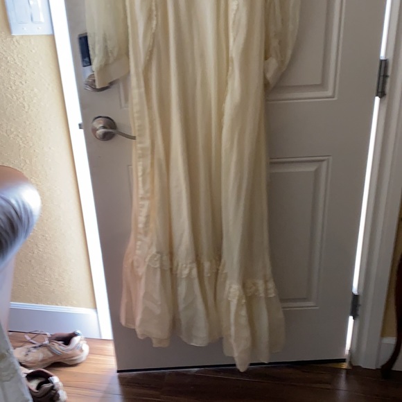 Perfect condition lace is flawless Gunne sax - Picture 2 of 3